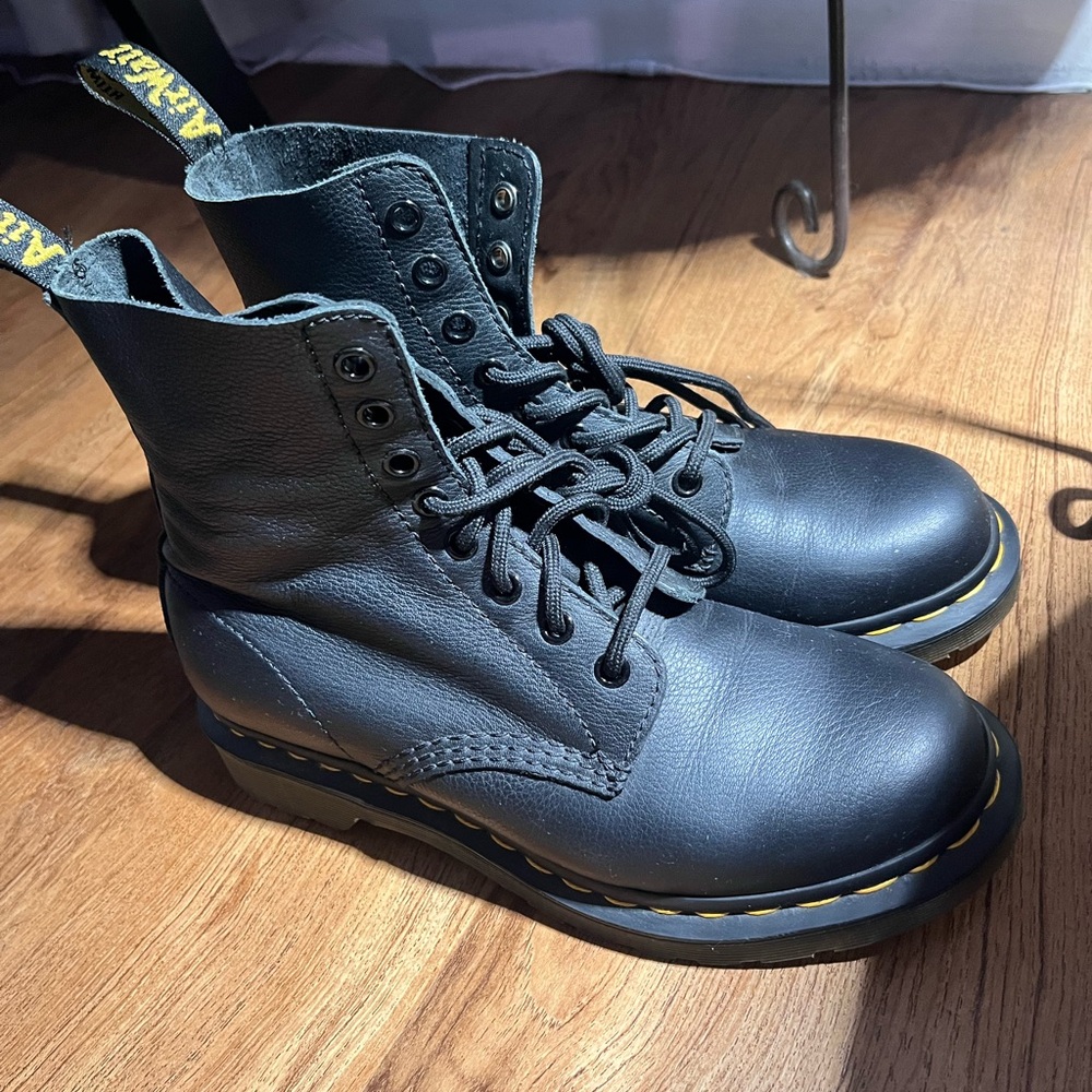 SOLD — Dr. Marten’s Pascal Bex Pisa Leather lace up boots - Size 7 (EU 38)